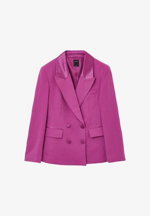 Blazer croisé en tissu rose vif avec des revers en satin, deux poches avant et quatre boutons assortis à l'avant.
