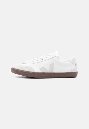 VOLLEY - Αθλητικά παπούτσια - white/natural/bark
