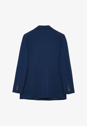 Blazer blu navy con colletto a punta, texture liscia, spacco singolo sul retro e tre bottoni dorati su ciascun maniche.