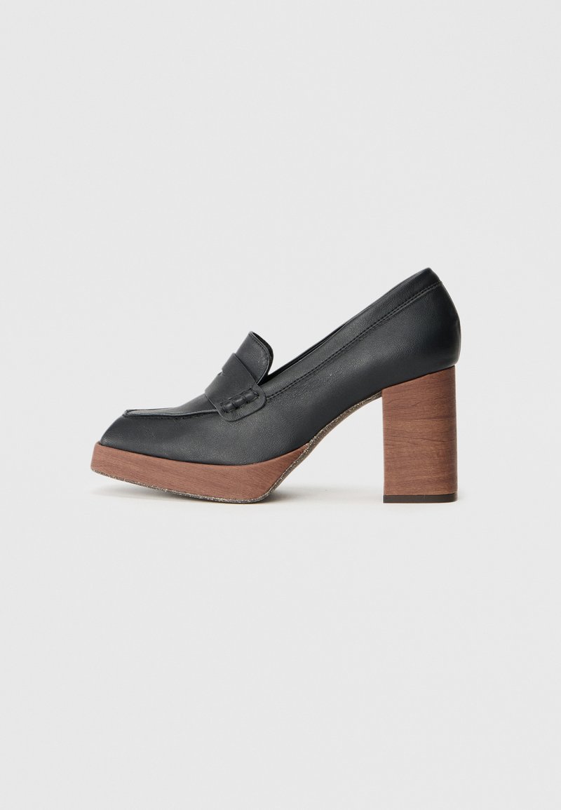 ALOHAS Plateaupumps zwart