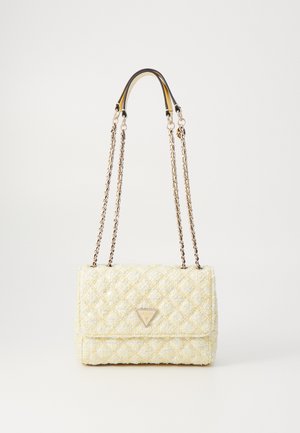 Borsa a tracolla in tessuto giallo trapuntato con hardware color argento, doppie cinghie a catena e placchetta con logo sul fronte. Caratterizzata da una forma rettangolare e finitura testurizzata.