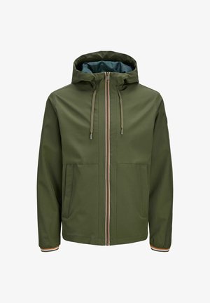 Veste verte olive avec une capuche, fermeture éclair à l'avant et deux grandes poches ; présente des bandes colorées le long de la fermeture éclair et des poignets, texture lisse.