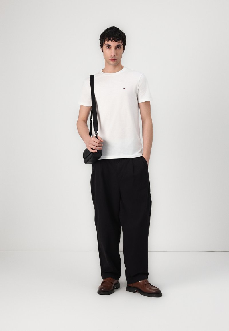 Tommy Jeans SLIM TEE 2 PACK - Basic T-shirt - ecru/blue moment