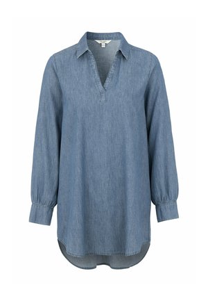Blauwe denimshirt met lange mouwen, een kraag, een V-hals en een gebogen zoom. Voorzien van plooien bij de manchetten voor een relaxte pasvorm.