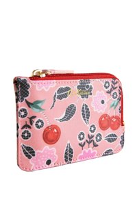 Roosa materjalist lukuga rahakott, millel on kirsi-, lille- ja lehemustrit. Kaunistatud punase lukuga ja kuldse brändinguga.