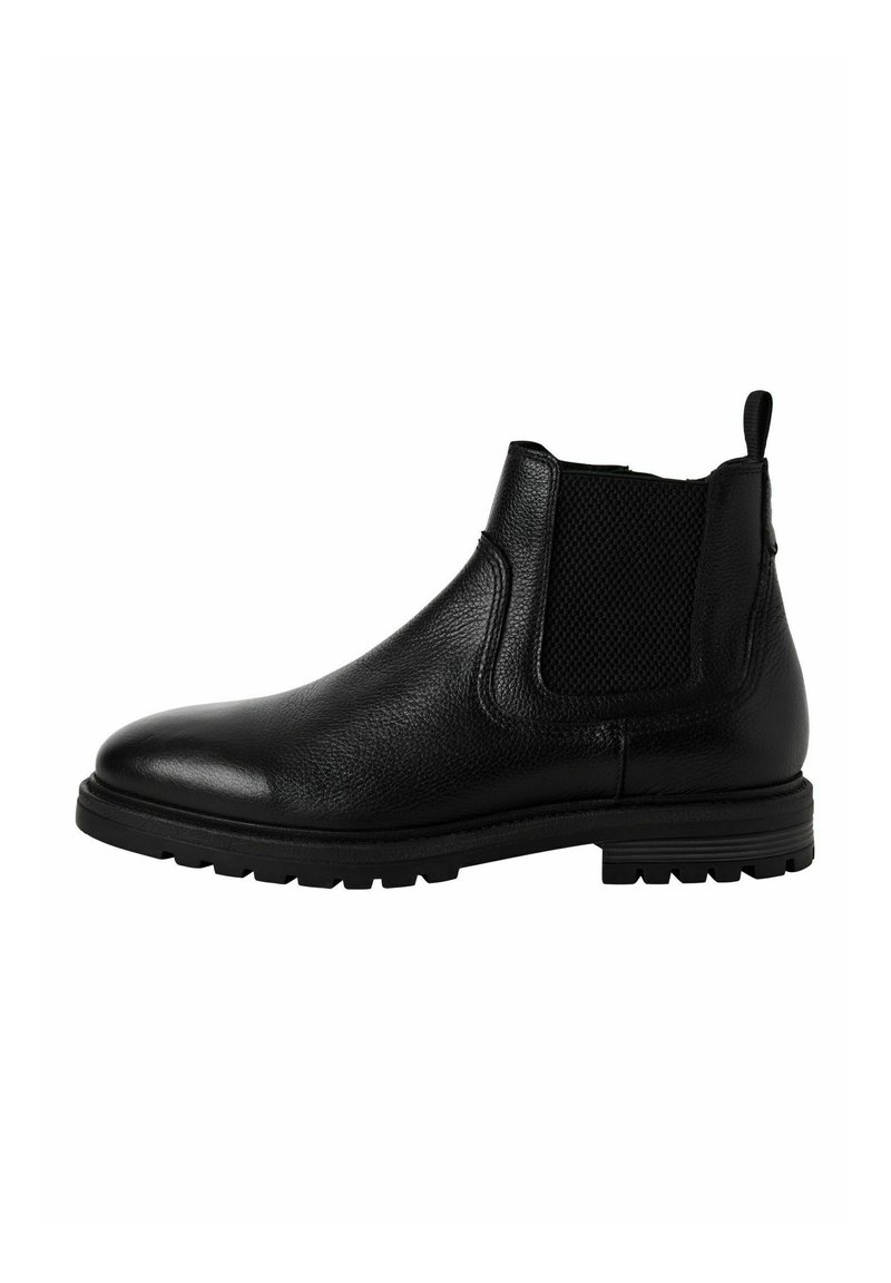 Stivale Chelsea in pelle nera con finitura testurizzata, pannelli elastici sui lati, linguetta e suola in gomma resistente.