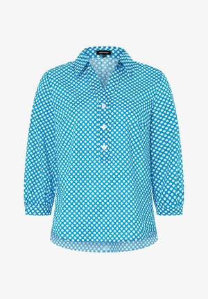 Blå skjorte med hvidte polka prikker, der har krave, trekvart ærmer og en forlommes. Lavet af letvægtsstof.