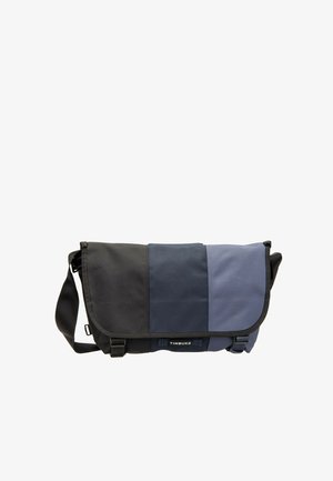 Borsa messenger con pannelli neri e due tonalità di blu, tracolla regolabile e fibbie anteriori, marca Timbuk2.
