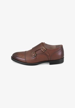 Chaussure habillée en cuir marron avec double boucles, bout arrondi, détails brogue à l'avant et semelle en caoutchouc noir basse.