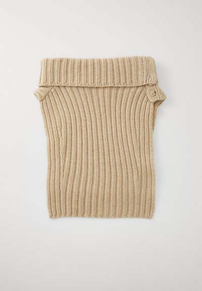 Pulover bej tricotat cu textură în relief, având un guler larg, pliat și butoane laterale pentru închidere. Material moale și cald.