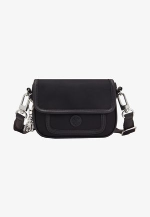 Borsa a tracolla nera in nylon con chiusura a patta, badge decorativo, tracolla regolabile e dettagli metallici argentati. Design compatto.