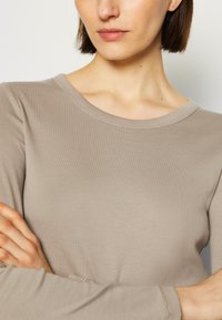 Esprit CREW - Pikkade varrukatega topp - light taupe