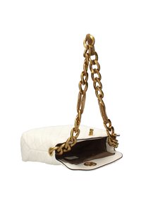 Borsa a tracolla bianca trapuntata con catena dorata, dotata di chiusura a scatto magnetico e interno foderato in tessuto.