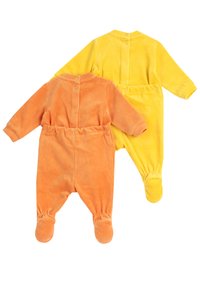Pijamas de algodón en naranja y amarillo. Textura suave, cuellos redondos, botones a presión en la parte de atrás, puños elásticos y diseño con pies.