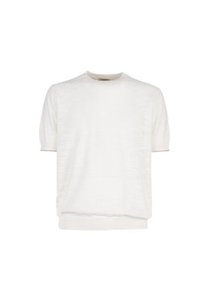 Biały sweter z krótkim rękawem wykonany na drutach z ściągaczami na rękawach, dole i z okrągłym dekoltem, pokazany na białym tle.