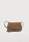 BRUSHED FLAP CAMERA BAG - Taška s příčným popruhem - desert taupe