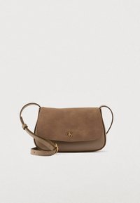 BRUSHED FLAP CAMERA BAG - Geantă crossbody - desert taupe