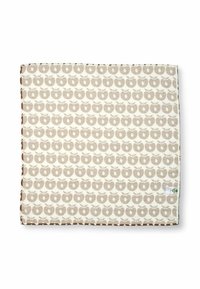 Couverture en coton avec un motif d'apples répétitif en beige et crème, bordée de marron. La texture semble lisse et douce.