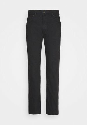 Pantalons en denim noir avec une coupe droite, dotés de passants de ceinture, de poches avant et d'une fermeture à bouton. Texture lisse et design classique.