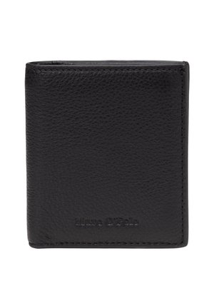Schwarze, strukturierte Leder-Bifold-Geldbörse mit dezent geprägtem „Marc O'Polo“-Logo unten rechts vorne.
