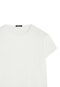 Witte korte mouwen t-shirt van zacht katoen, met een ronde halslijn en subtiele textuur, met een label zichtbaar aan de achterkant.