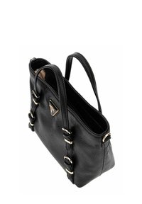 Borsa a mano in pelle nera con doppio manico, finitura testurizzata, chiusura con zip e dettagli decorativi in metallo sui lati.