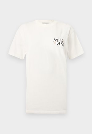 Λευκό κοντομάνικο μπλουζάκι με το κείμενο "ANINE BING" και μικρές αστεροειδείς διακοσμήσεις τυπωμένες στην περιοχή της τσέπης στο αριστερό στήθος.