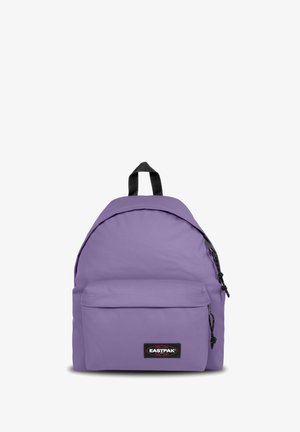 Zaino Eastpak viola realizzato in tessuto resistente. Presenta un ampio scomparto principale, una tasca frontale con cerniera e dettagli neri sulle cinghie.