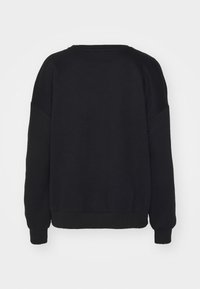 Sudadera negra de manga larga con puños y dobladillo acanalados, mostrada desde la parte posterior sobre un fondo blanco.