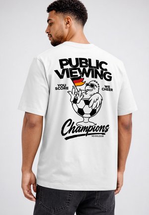 Neverless, HERREN T-SHIRT BACKPRINT - FUSSBALL WM DESIGN PUBLIC VIEWING - - Print T-shirt - weiß