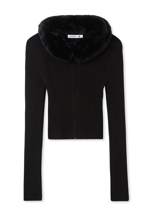 Czarny prążkowany krótki kardigan z miękkim kołnierzem z sztucznego futra, długimi rękawami i zapięciem na zamek z przodu.