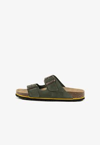 Selezionato, dark khaki