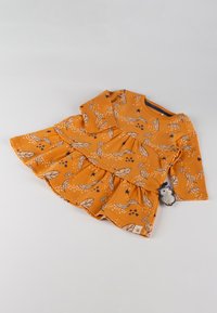 Oranges Kleid mit langen Ärmeln, volants Saum und Blatt- und Sternmuster. Aus weichem Stoff gefertigt, mit einem Pinguin-Tag-Element.