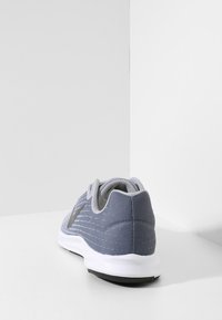 Nike Performance Silniční běžecké boty - grey