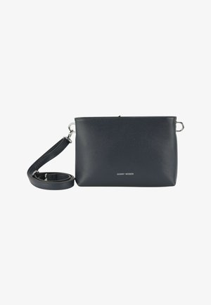 Dunkelblaues Leder-Crossbody-Bag mit glatter Textur, rechteckiger Form, silberner Hardware und abnehmbarem Tragegurt. Mit Markenlogo auf der Vorderseite.