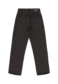 Černé denimu kalhoty s rovnými nohavicemi, obsahující dvě zadní kapsy a značkovou visačku na pase. Textura má mírný lesk.