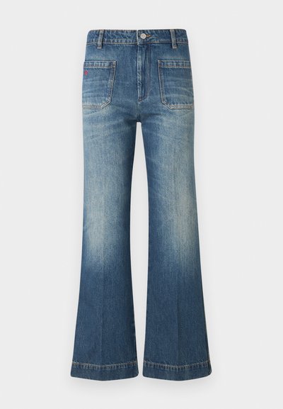 Διαχρονικά τζιν παντελόνια σε ανοιχτό μπλε χρώμα με ξεθωριασμένη υφή. Διαθέτουν πέντε τσέπες και κλείσιμο με κουμπί, με ραφές ορατές στις ραφές.