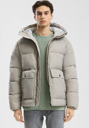 - Kurtka Outdoor