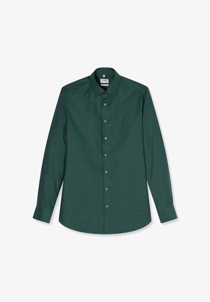 Dunkelgrünes Herrenhemd mit langen Ärmeln, klassischem Kragen und durchgehenden Vorderknöpfen, flach auf weißem Hintergrund liegend dargestellt.