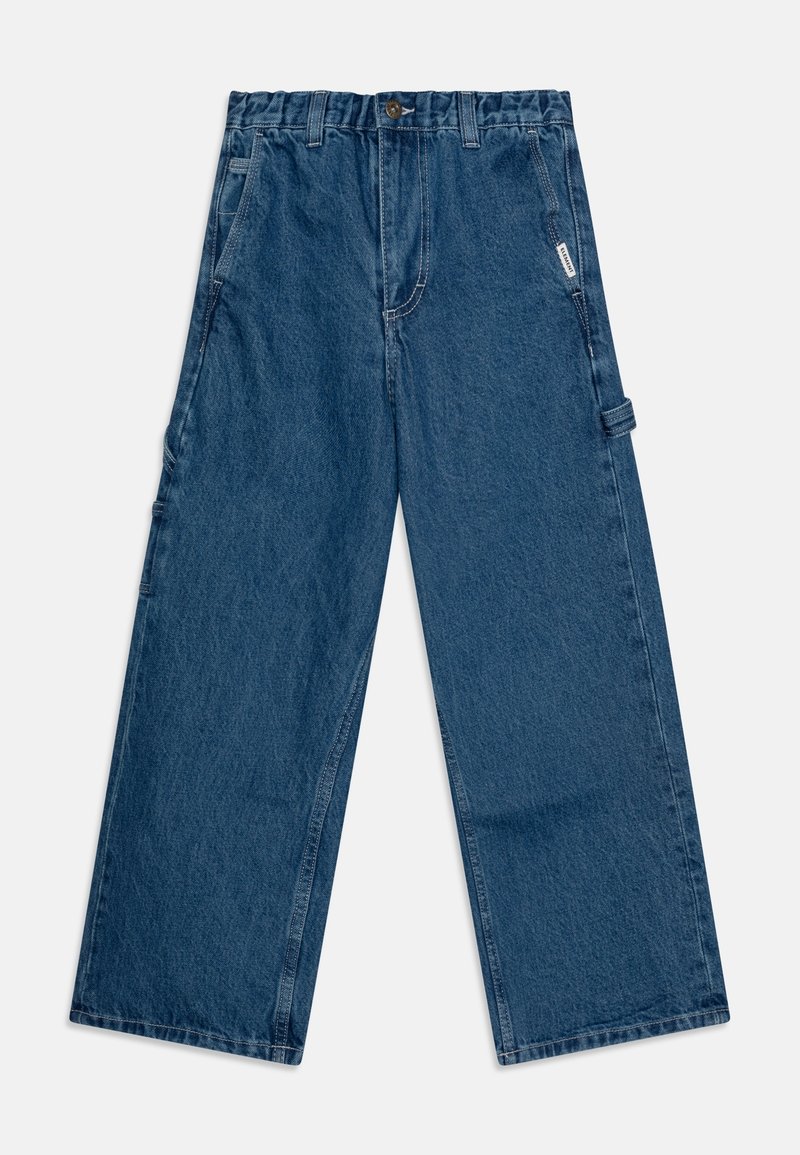 Pantalon cargo en denim bleu à coupe décontractée, avec deux poches latérales, une fermeture à bouton et des détails de couture. Design à jambes larges.