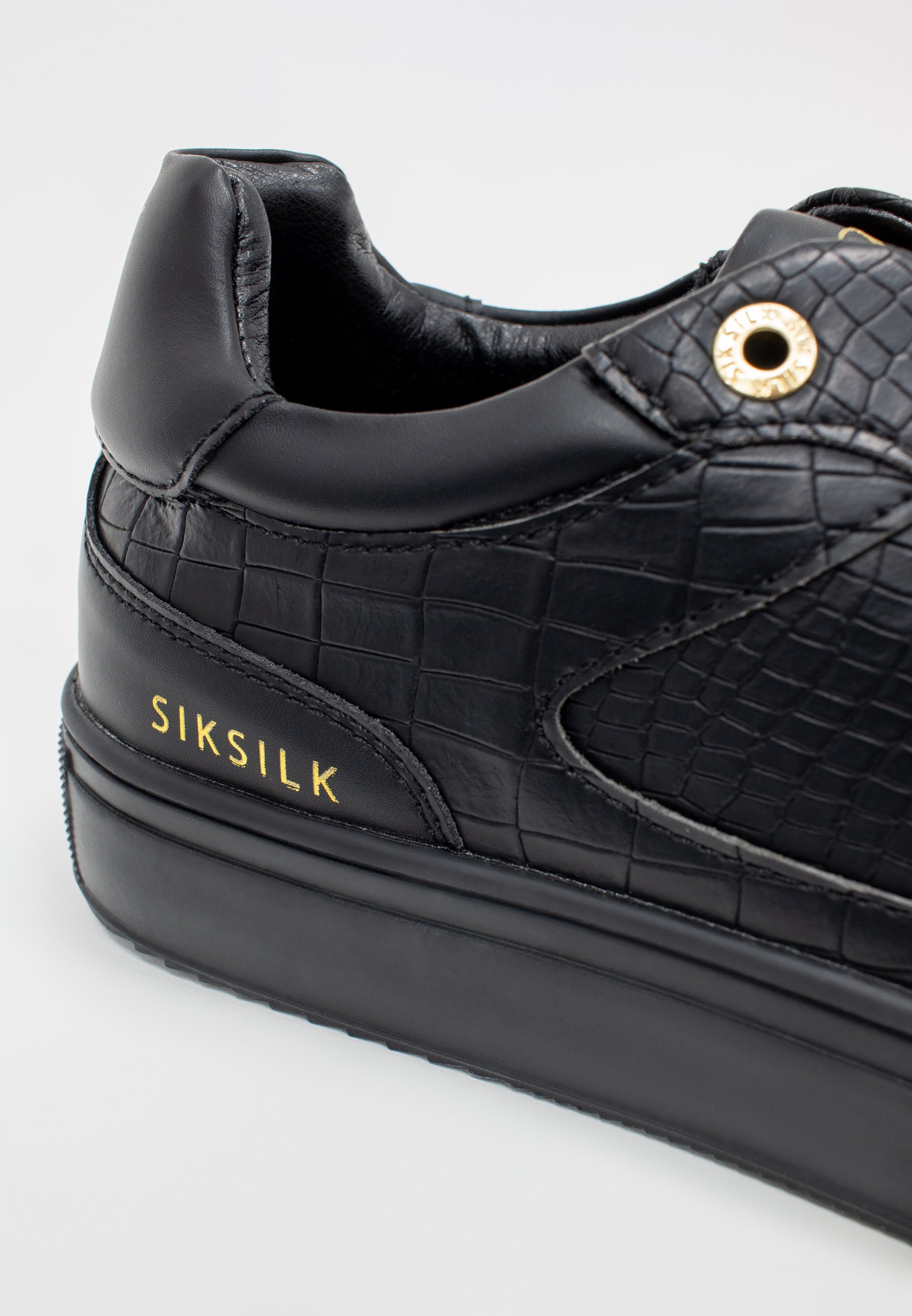 siksilk ghost trainers