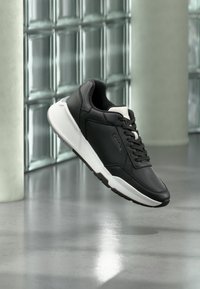 Δεν επιλέχθηκε, black/white/light grey