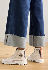 PAMPA UNDERLAYER - Botine cu șireturi - sand