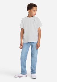 Abercrombie & Fitch SHORT SLEEVE ESSENTIAL TEE - Basic póló - bright white