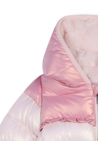 Veste matelassée avec un extérieur rose clair brillant et une doublure en fausse fourrure douce. Dotée d'un col haut et d'un design à volants contrasté à l'ourlet.