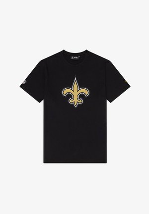 Schwarzes Baumwoll-T-Shirt mit einem goldenen Fleur-de-Lis-Graphic auf der Vorderseite, kurzen Ärmeln und einem Rundhalsausschnitt. Das Etikett ist am Kragen sichtbar.