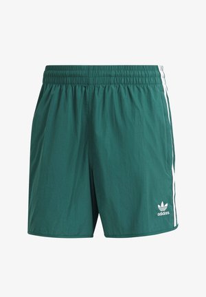 Grüne Adidas Sportshorts mit elastischem Bund, weißen Seitenstreifen und dem Adidas-Logo am unteren linken Bein.