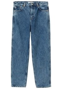 Jeans de mezclilla azul claro con un corte relajado, diseño de cinco bolsillos, costuras visibles y detalles de remaches de cobre. Textura suave y corte clásico.