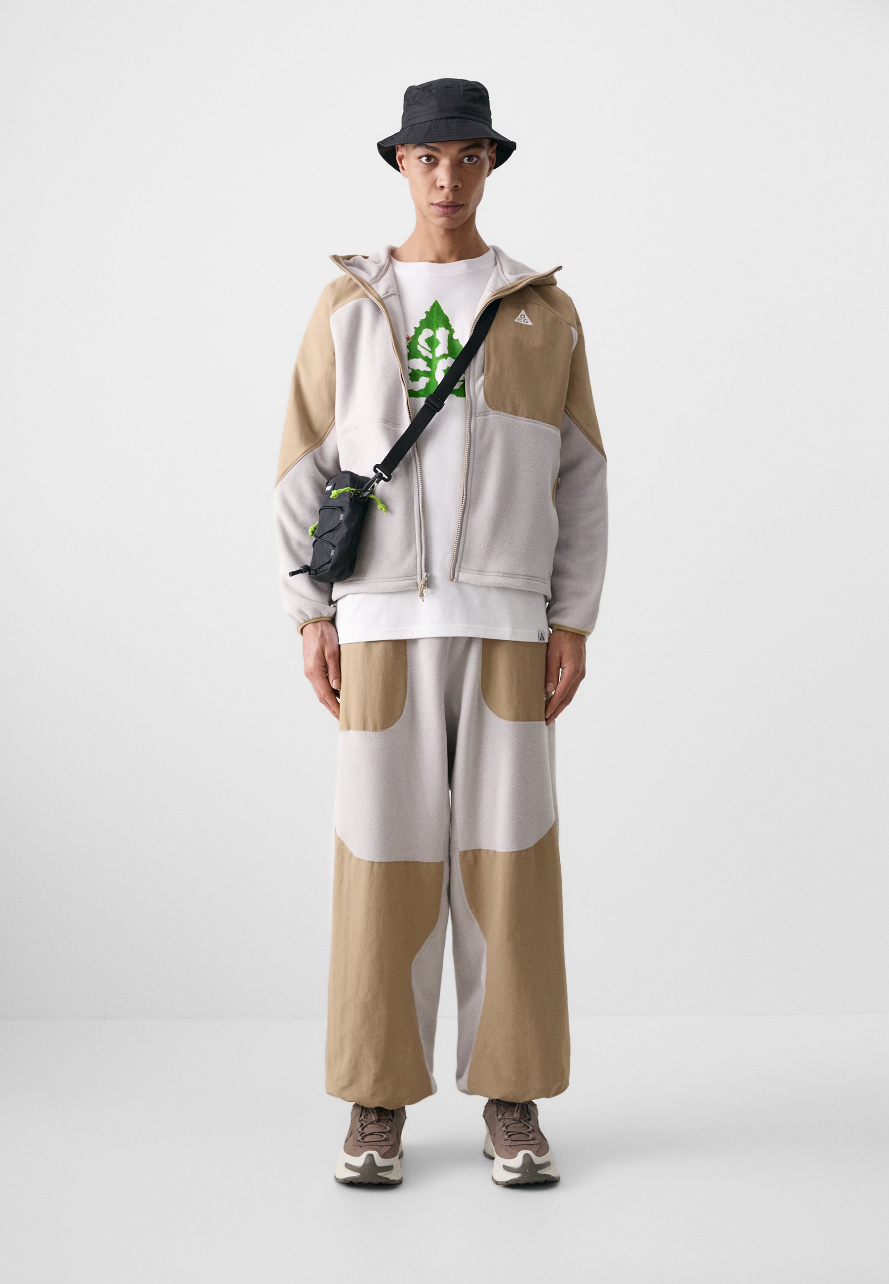 Nike ACG Fleece jacket - parachute beige/college grey/summit white