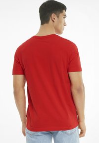 Puma LOGO TEE - T-shirts print - high risk red